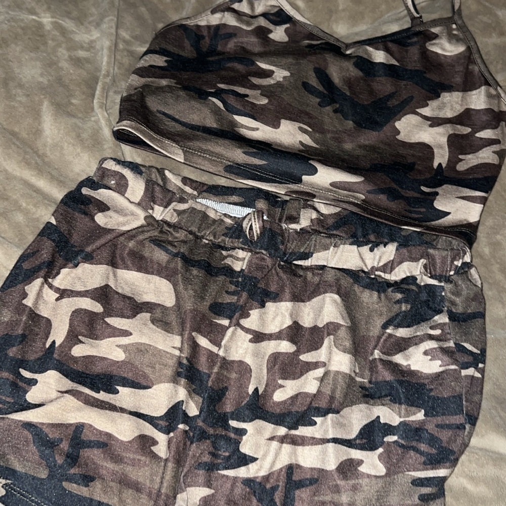 SHEIN Brown Camo Print Set